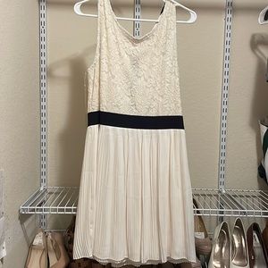 Rewind Laced dress size lx